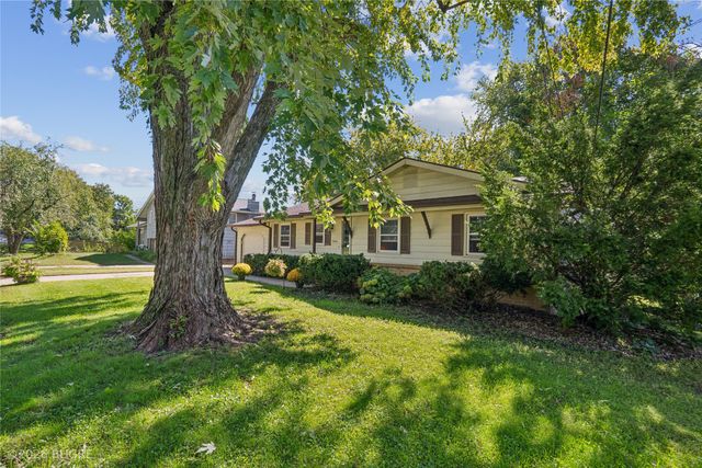 8644 Summit Drive, Clive, IA 50325