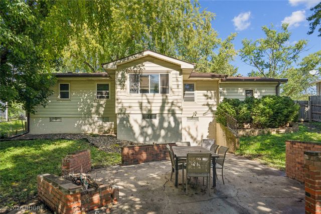 8644 Summit Drive, Clive, IA 50325
