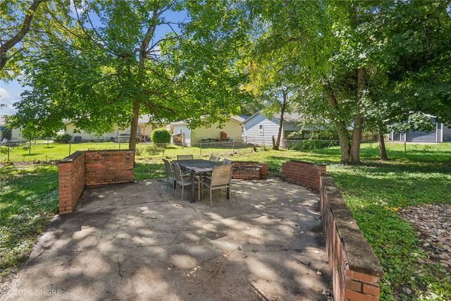 8644 Summit Drive, Clive, IA 50325