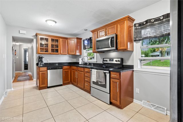 8644 Summit Drive, Clive, IA 50325