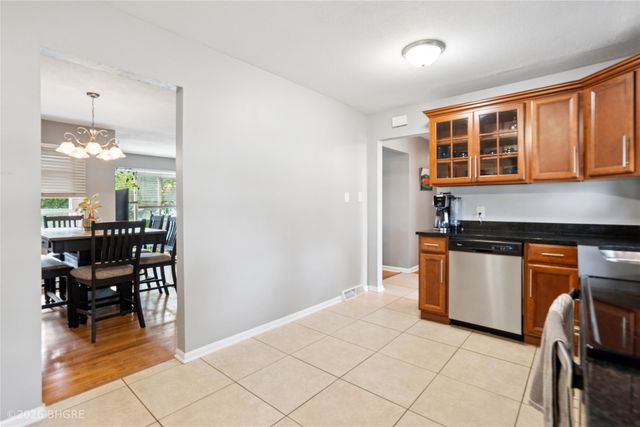 8644 Summit Drive, Clive, IA 50325