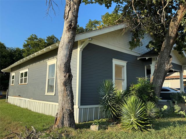 204 W Westhill Drive, Cleburne, TX 76033