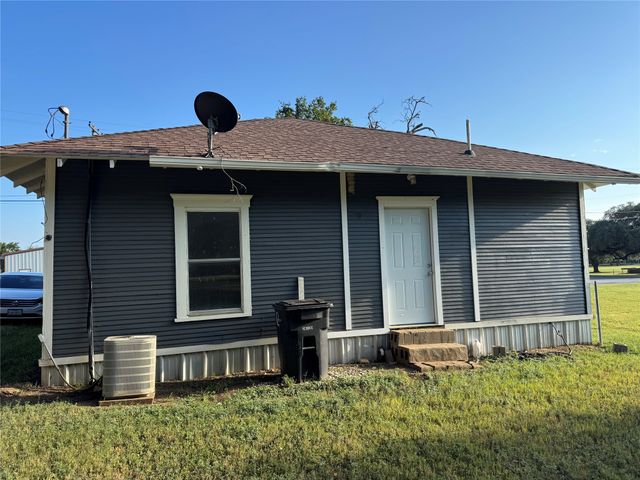 204 W Westhill Drive, Cleburne, TX 76033
