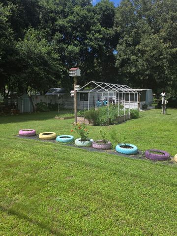 11 Pine Road W, Coldspring, TX 77331