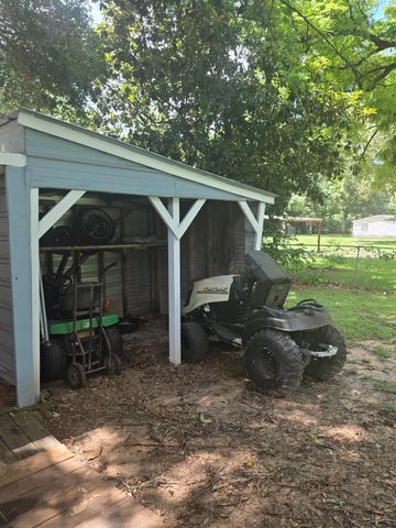 11 Pine Road W, Coldspring, TX 77331