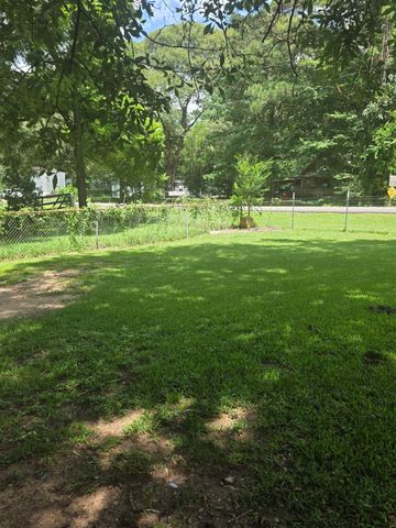 11 Pine Road W, Coldspring, TX 77331