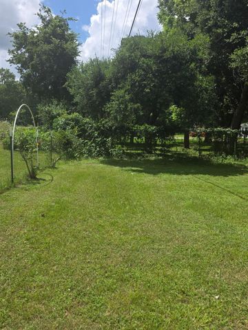 11 Pine Road W, Coldspring, TX 77331