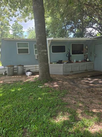 11 Pine Road W, Coldspring, TX 77331