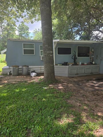11 Pine Road W, Coldspring, TX 77331