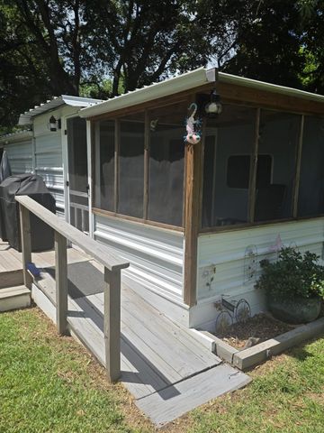 11 Pine Road W, Coldspring, TX 77331