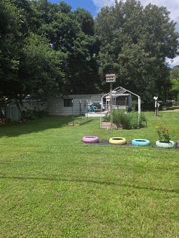 11 Pine Road W, Coldspring, TX 77331