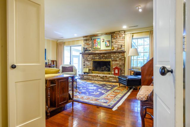 1867 Rugby Lane, Charleston, SC 29407