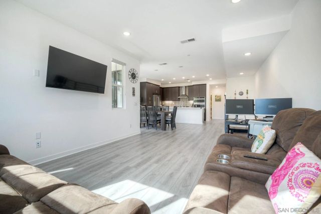 13087 Olympus Cir 2, Poway, CA 92064