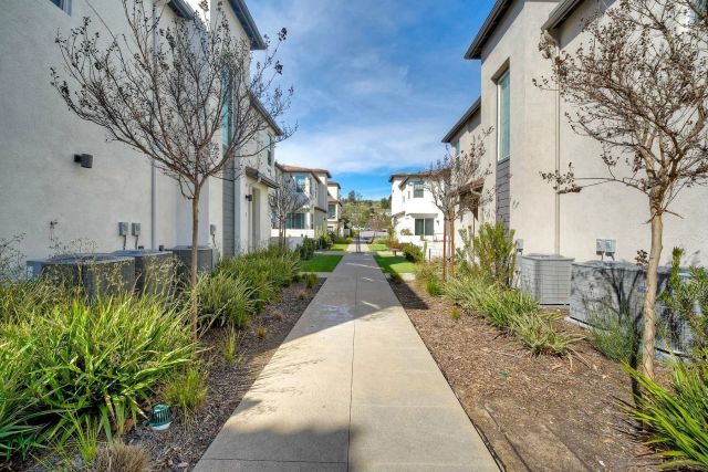 13087 Olympus Cir 2, Poway, CA 92064