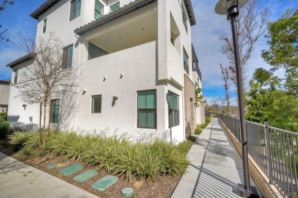 13087 Olympus Cir 2, Poway, CA 92064