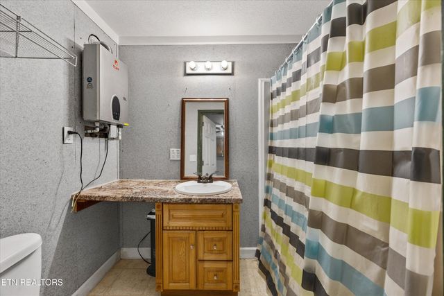 5704 Scott Hwy, Robbins, TN 37852