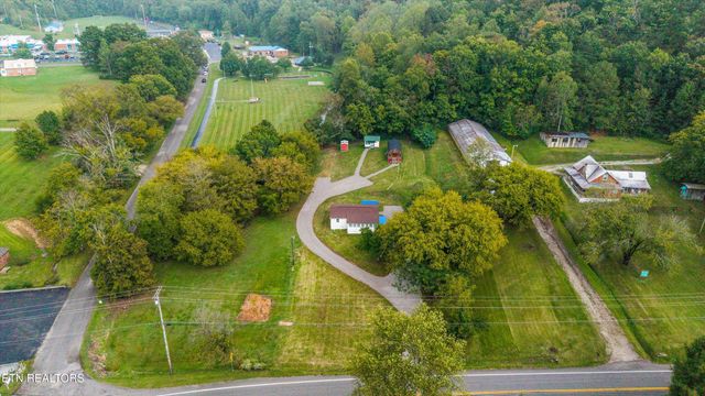 5704 Scott Hwy, Robbins, TN 37852