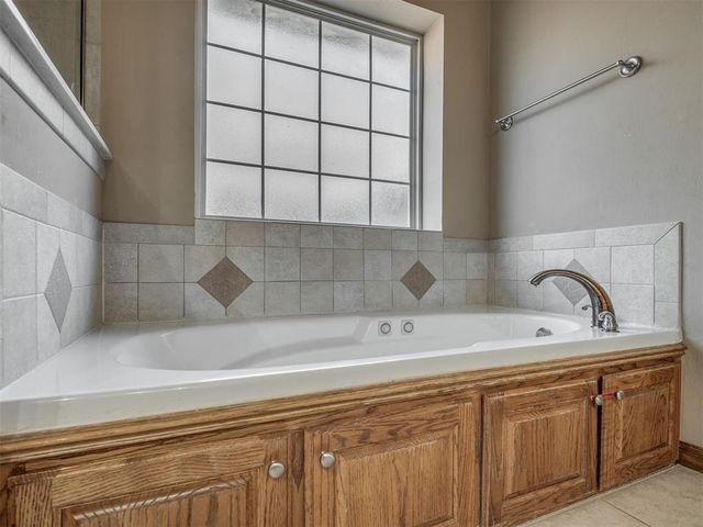 10700 NW 40th Street, Yukon, OK 73099
