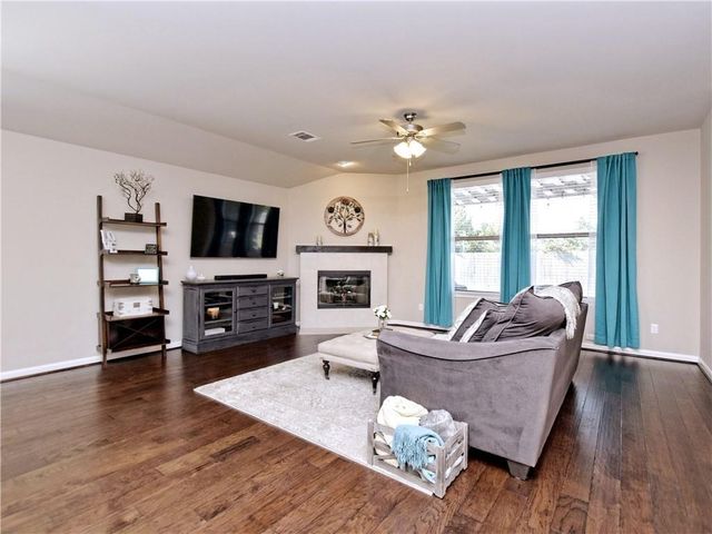 409 Landing LN, Leander, TX 78641