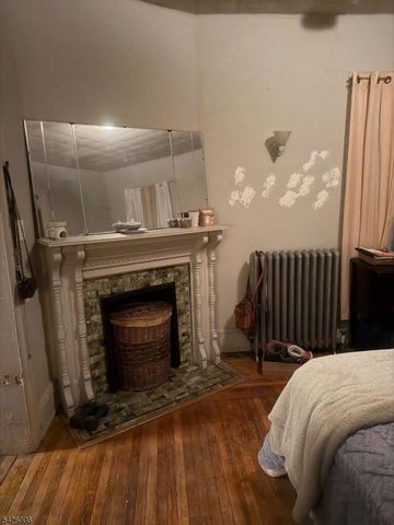 125 Washington St, East Orange City, NJ 07017