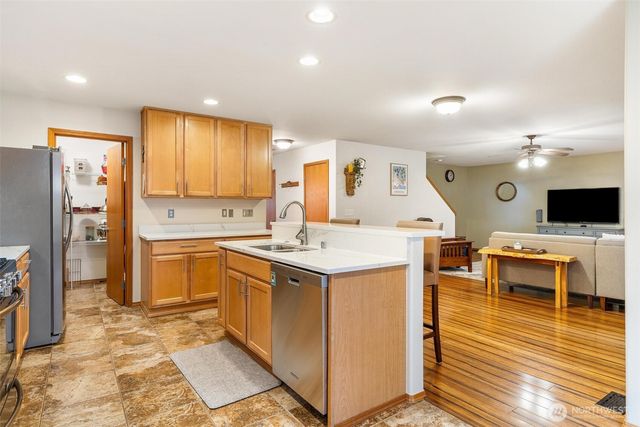 23425 SE 261st Court, Maple Valley, WA 98038