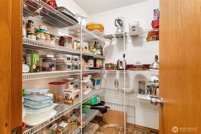 23425 SE 261st Court, Maple Valley, WA 98038