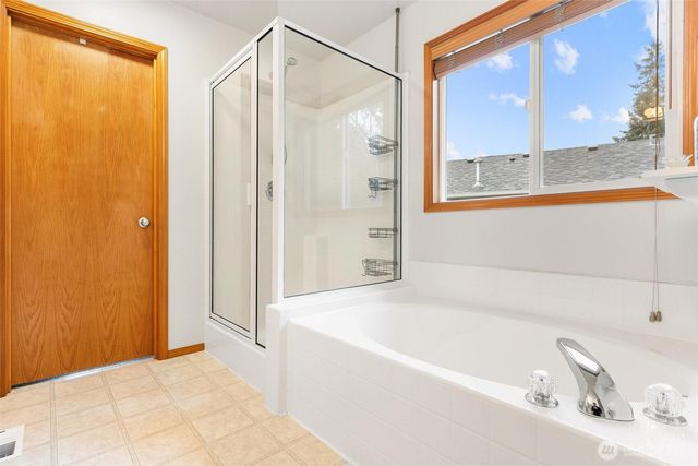 23425 SE 261st Court, Maple Valley, WA 98038