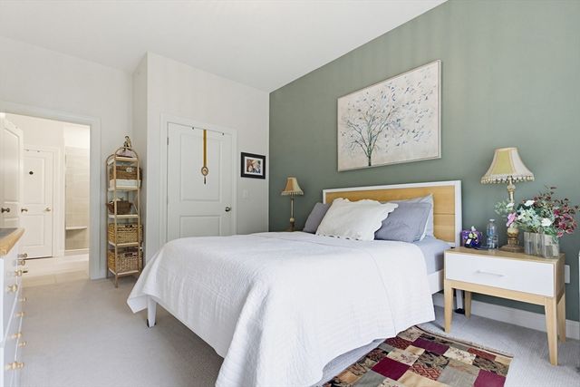 3307 Briarwood Vlg 3307, Clinton, MA 01510