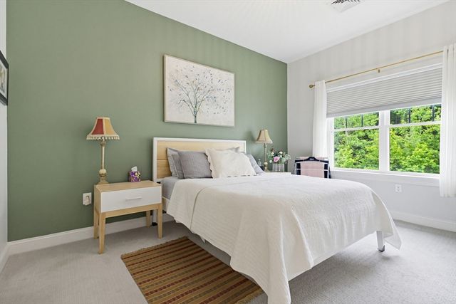 3307 Briarwood Vlg 3307, Clinton, MA 01510