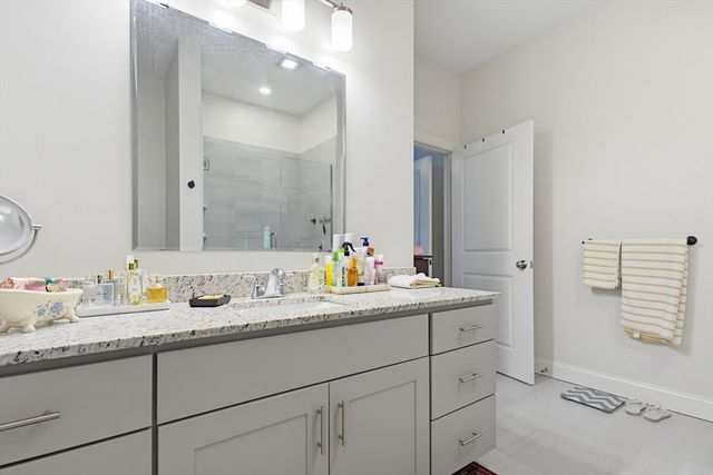 3307 Briarwood Vlg 3307, Clinton, MA 01510