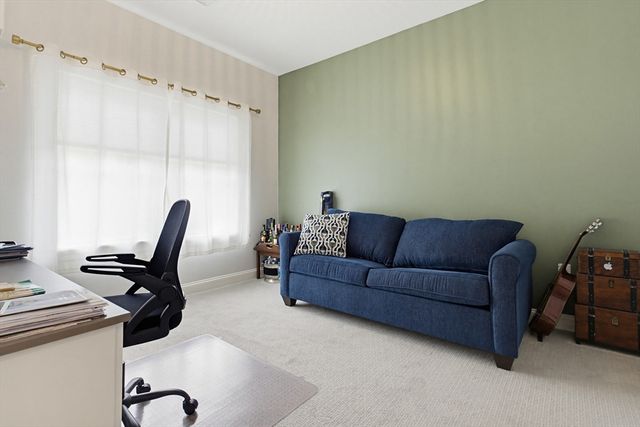 3307 Briarwood Vlg 3307, Clinton, MA 01510