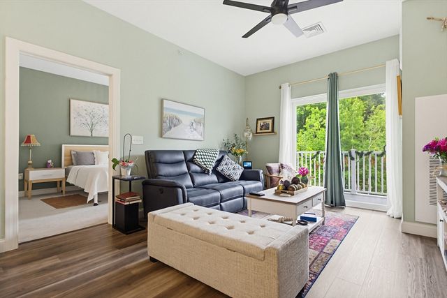 3307 Briarwood Vlg 3307, Clinton, MA 01510