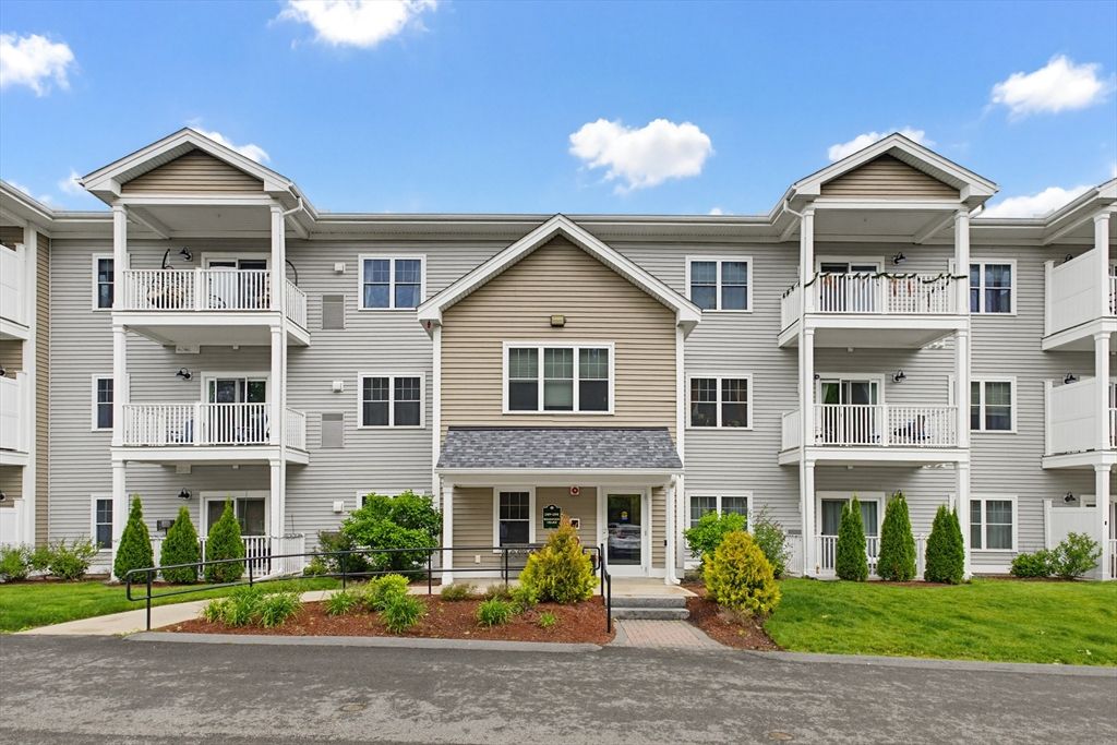 3307 Briarwood Vlg 3307, Clinton, MA 01510