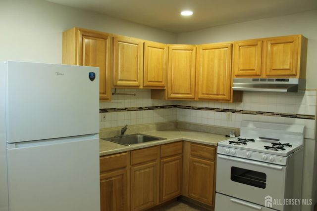 421 College Drive, Edison, NJ 08817