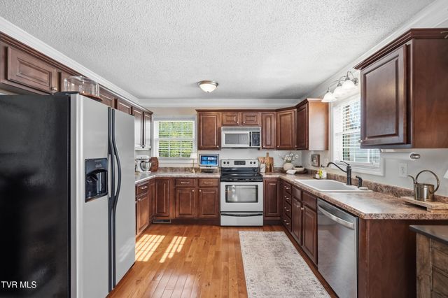 102 Clovercroft Drive, Jonesborough, TN 37659