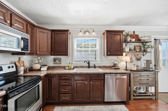 102 Clovercroft Drive, Jonesborough, TN 37659