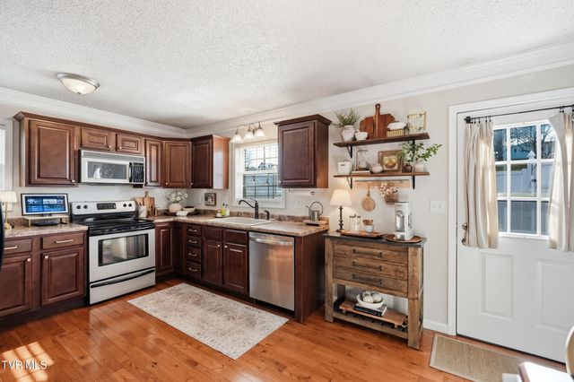 102 Clovercroft Drive, Jonesborough, TN 37659