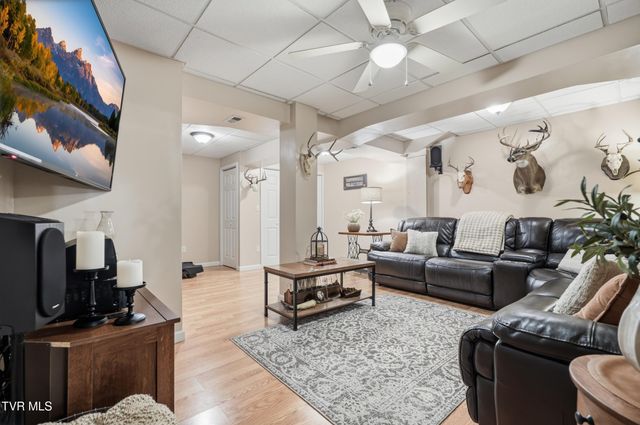 102 Clovercroft Drive, Jonesborough, TN 37659