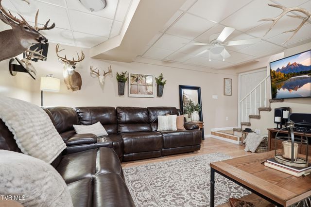 102 Clovercroft Drive, Jonesborough, TN 37659