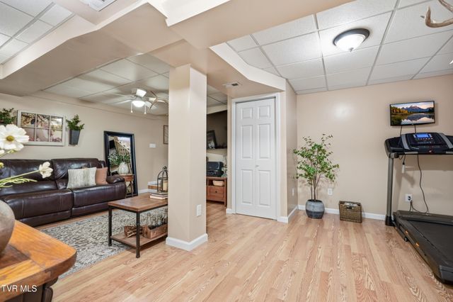 102 Clovercroft Drive, Jonesborough, TN 37659