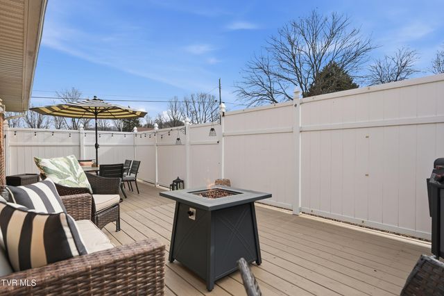 102 Clovercroft Drive, Jonesborough, TN 37659