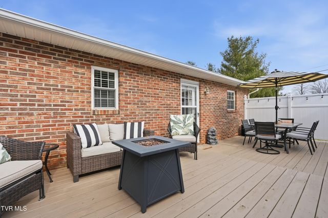 102 Clovercroft Drive, Jonesborough, TN 37659