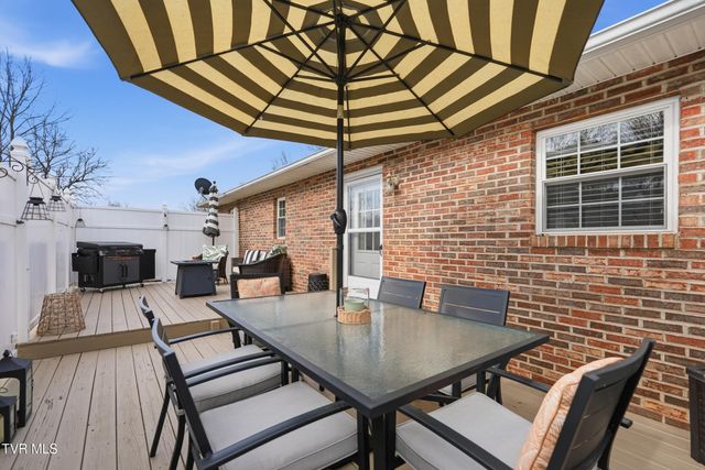 102 Clovercroft Drive, Jonesborough, TN 37659