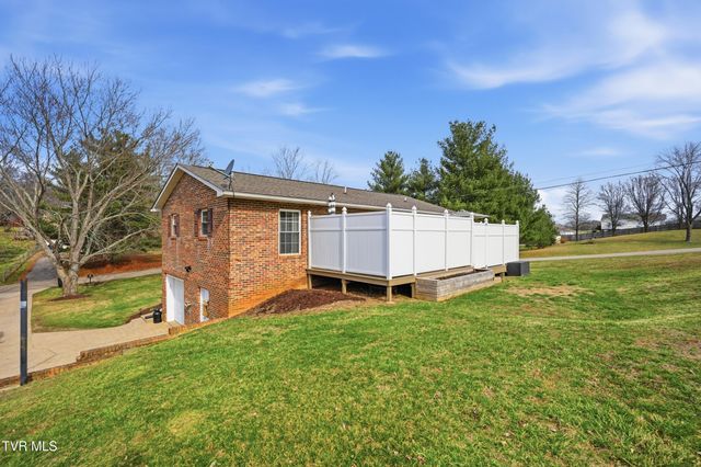 102 Clovercroft Drive, Jonesborough, TN 37659