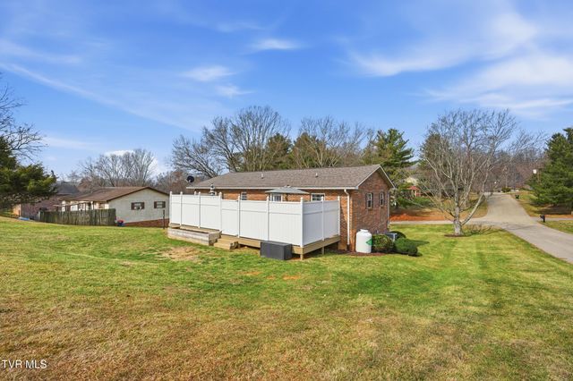 102 Clovercroft Drive, Jonesborough, TN 37659