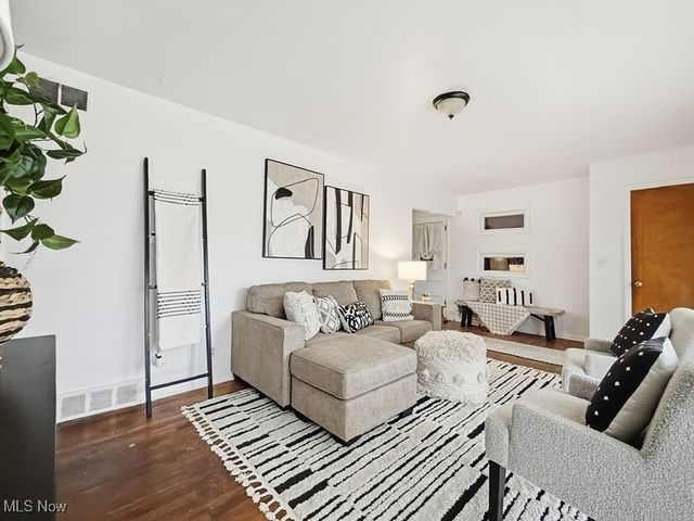 2486 Montgomery Avenue NW, Warren, OH 44485