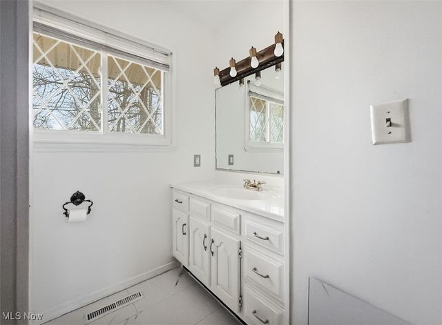 2486 Montgomery Avenue NW, Warren, OH 44485