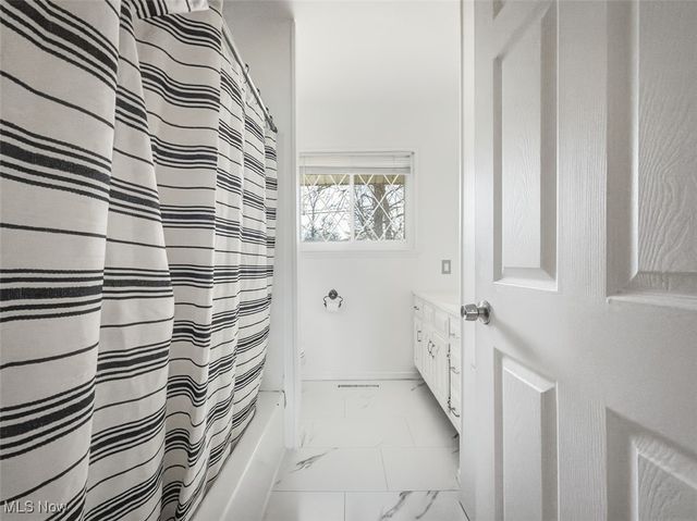 2486 Montgomery Avenue NW, Warren, OH 44485