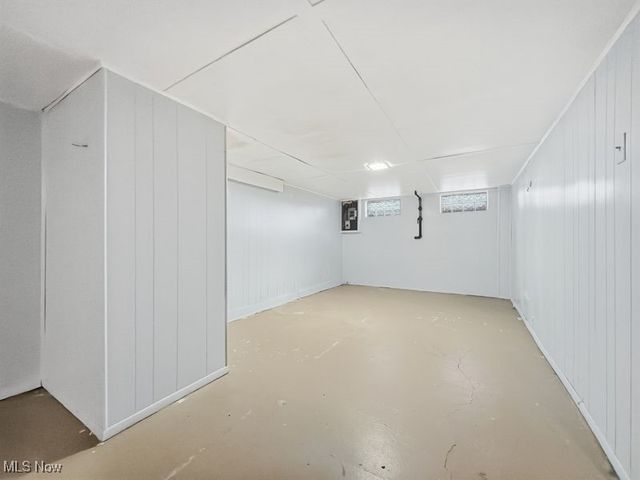 2486 Montgomery Avenue NW, Warren, OH 44485