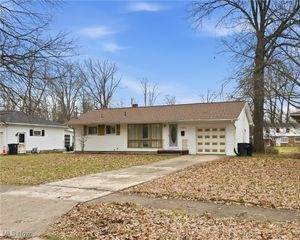 2486 Montgomery Avenue NW, Warren, OH 44485